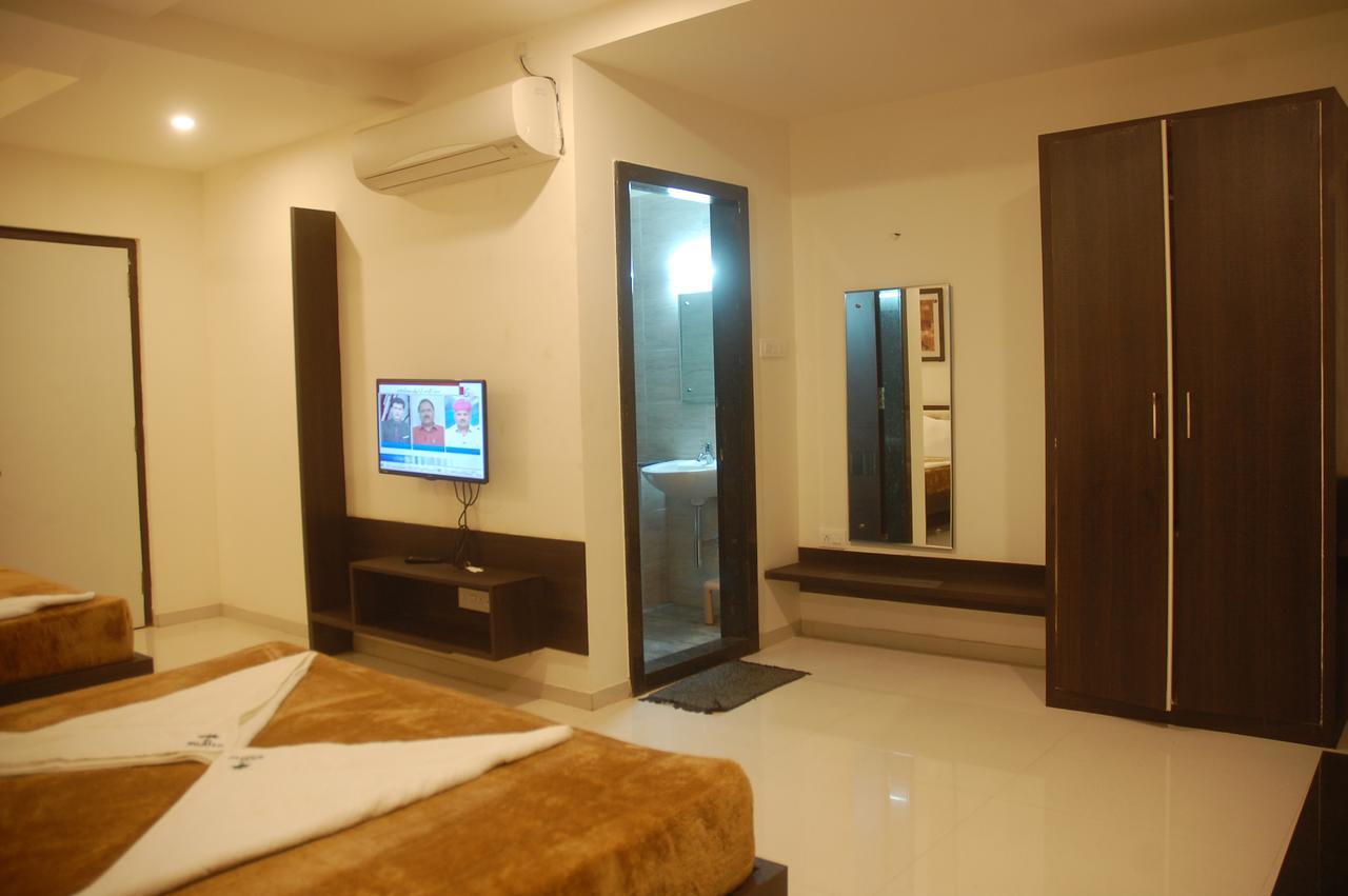 Hotel Swathi Hospet Eksteriør billede